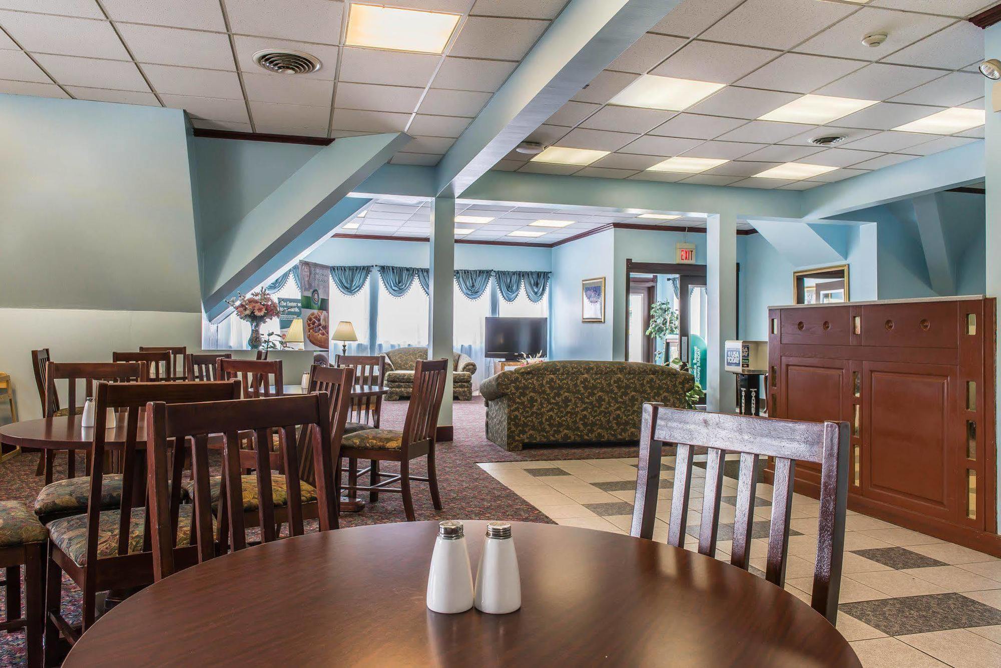 Rodeway Inn Brookville Exterior foto